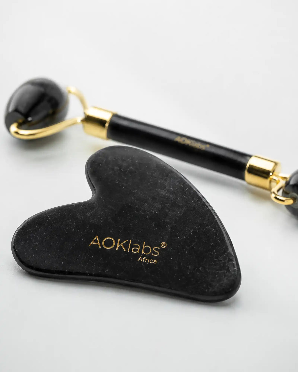 Ebano Skin Roller y Gua Sha